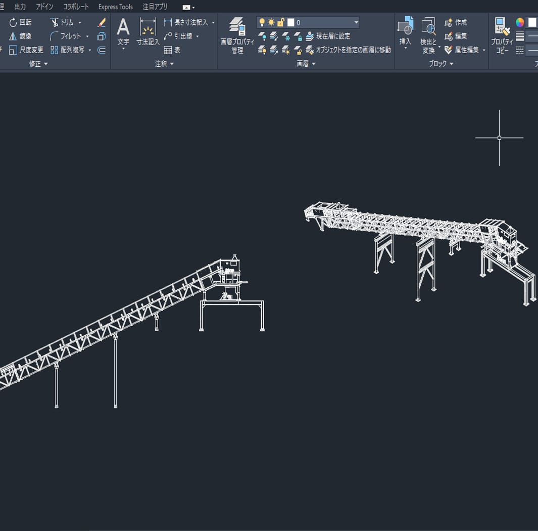 AutoCADの操作画面に表示された、ベルトコンベア機材の3Dワイヤーフレーム設計図。